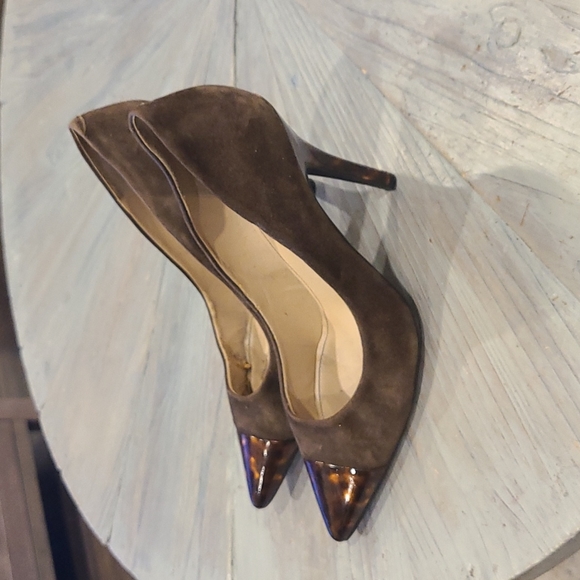 Marc Fisher brown suede heels - Picture 4 of 8